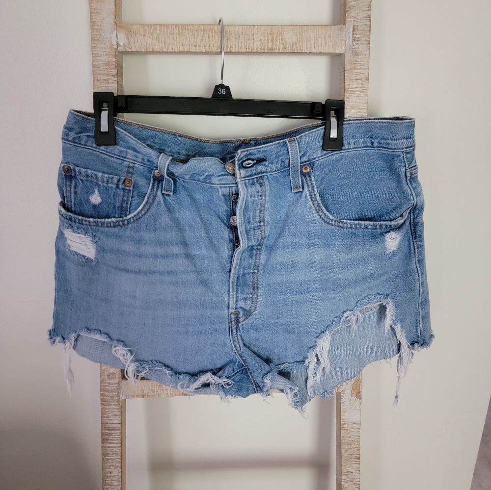 Cutoff denim shorts